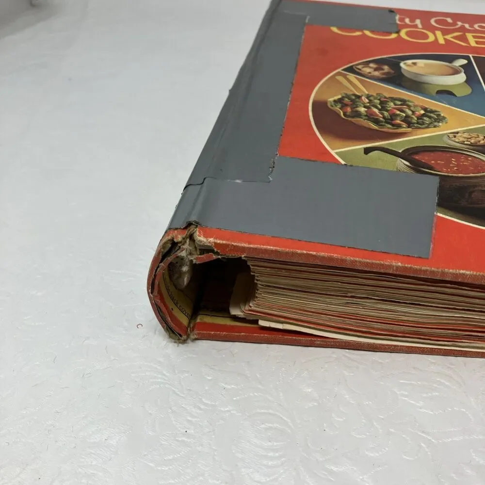 VTG 1973 Betty Crocker's Cookbook  Red Pie Cover 5-Ring Binder FLAWED DAMAGE